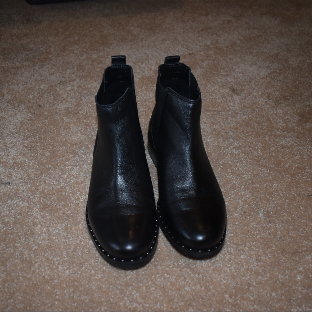 Steve Madden Indya Black Leather Bootie - Picture 2 of 8
